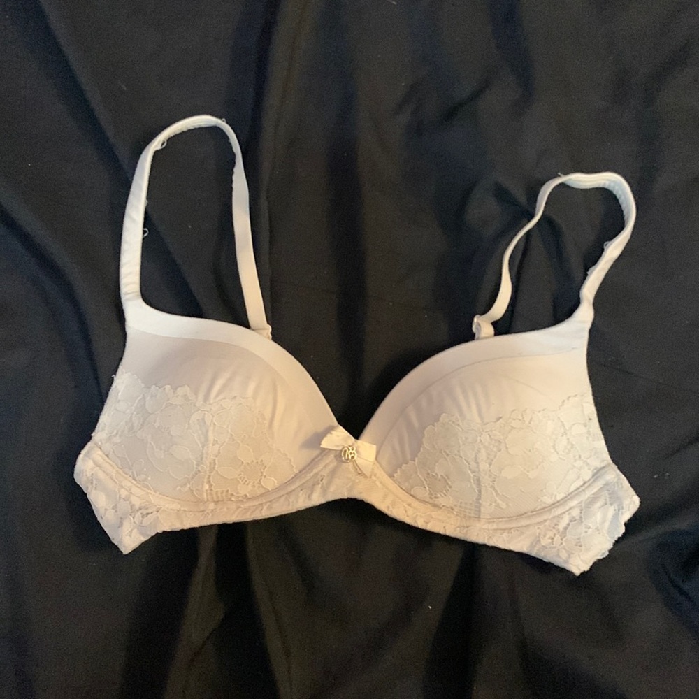 Victoria’s Secret nude size 32A bra